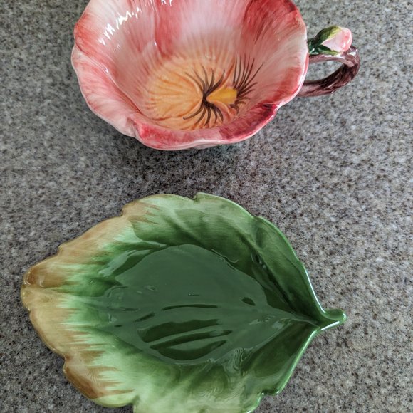 CORNER RUBY Dining Corner Ruby Garden Collection 2 Piece Teacup Set